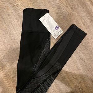 BNWOT Lululemon size 4, Mapped Out Tight